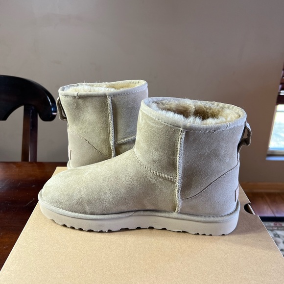 Ugg Classic Mini ii mustard seed NEW size 11 - Picture 10 of 12
